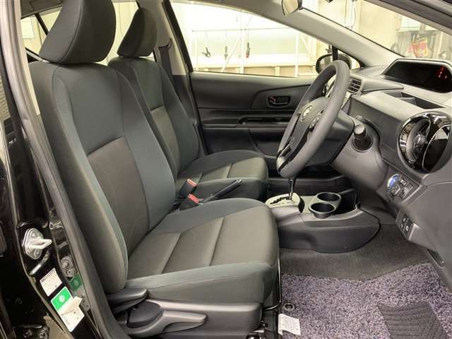 見えないところまで美しく、室内からエンジンルームまで徹底的に洗浄。「まるごとクリーニング」実施済み！