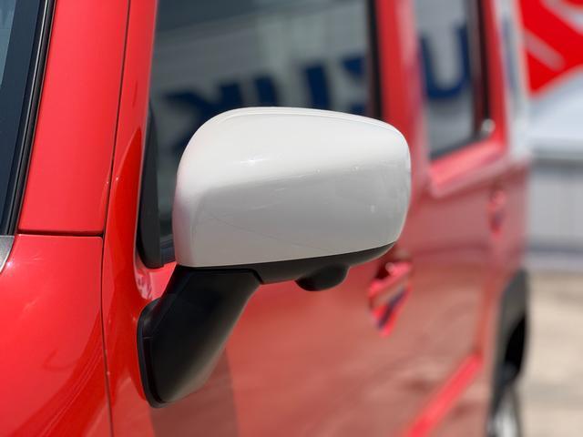 狭い駐車場でも安心。スイッチ操作だけでドアミラーの格納展開が可能。電動格納式リモコンドアミラー！