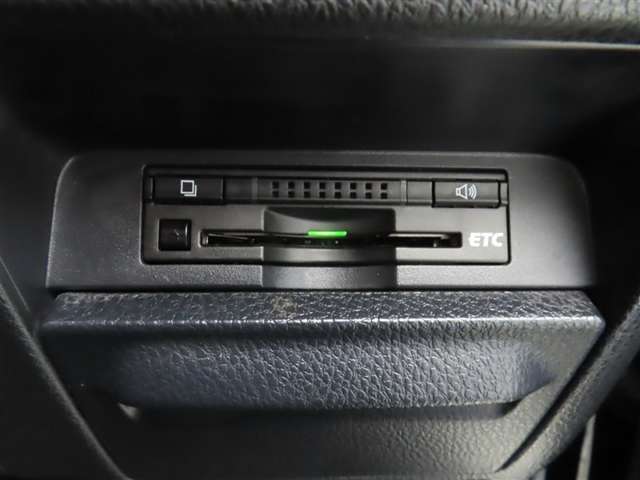 ETCを装備しています。高速道路の料金が後払いなので、料金所で止まることが無く、ノンストップでスイスイ進めます。