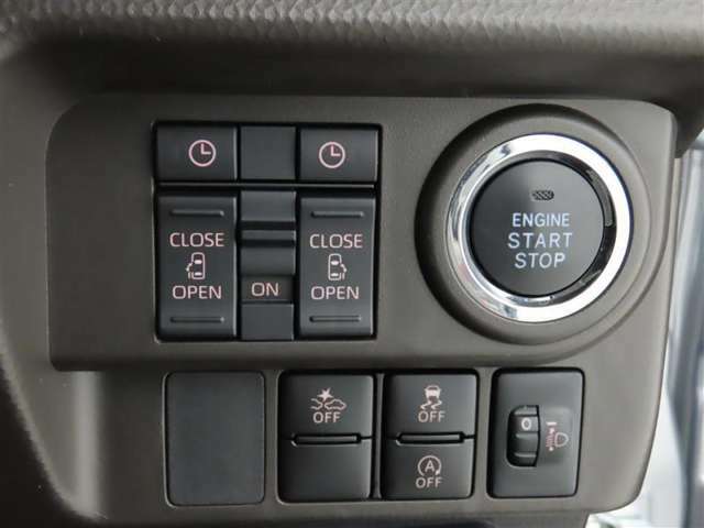両側電動のスライドドアで楽々スムース！運転席からも開閉の操作もできます♪キーのスイッチひとつで自動開閉できる便利な機能もついてます♪