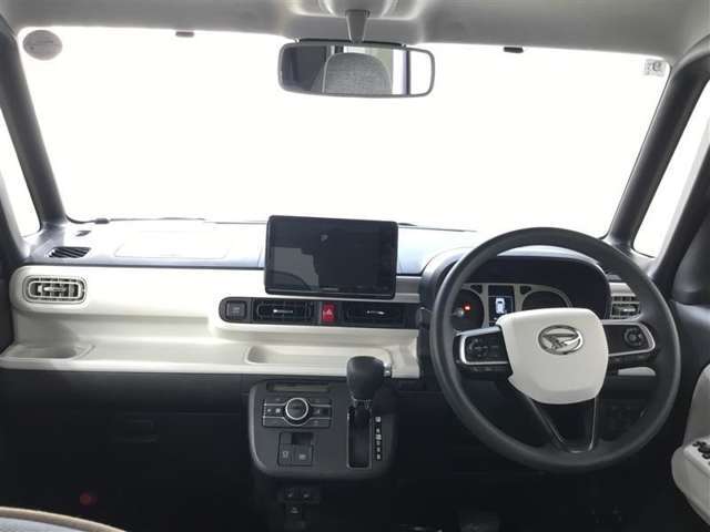 見通しのよいすっきりとした視界で、誰でも運転しやすいです。運転のしやすさは疲れにくさにも繋がりますよ♪