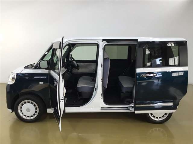 開口部が広く、乗り降りのしやすいお車です