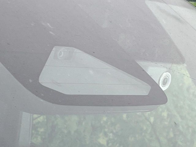 【トヨタセーフティセンス】走行中に前方の車両等を認識し、衝突しそうな時は警報とブレーキで衝突回避と被害軽減をアシスト。より安全にドライブをお楽しみいただけます。