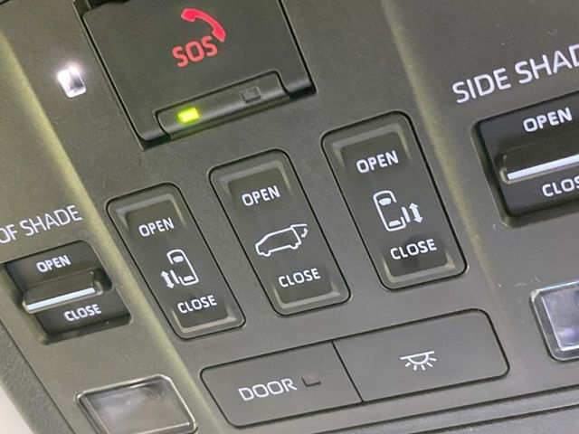【両側パワースライドドア】スマートキーや運転席のスイッチで後席両側スライドドアの開閉が可能♪電動だから力を入れてドアを開ける必要が無く、小さなお子様でも簡単に開け閉めでき快適です♪