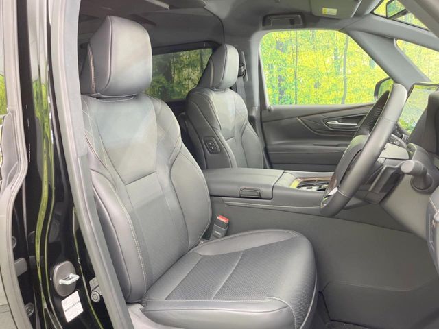 運転席シート廻りは使用感も少なく、良好な状態となっています。前オーナー様が丁寧に使っていたことがよくわかりますね。