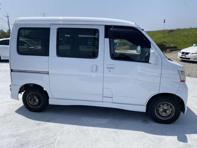 自動車保険（あいおいニッセイ同和）取り扱いしております。はじめてお車をご購入されるお客様にもスタッフが解りやすくご説明させていただきます。