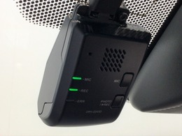 もしもの衝突の時、あなたの走行状態をしっかりと記録するドライブレコーダーも付いているので、万が一の時にも安心です。