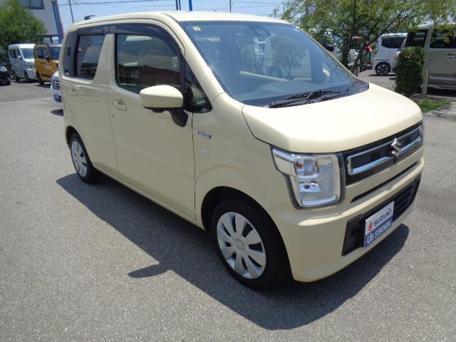 当店の車両はご納車前にバッテリー交換・ワイパーゴム交換・オイル交換・フィルター交換を行い当店サービススタッフが不具合箇所がないか？お客様に安心してお乗りいただく為の心のこもった点検を実施しております。