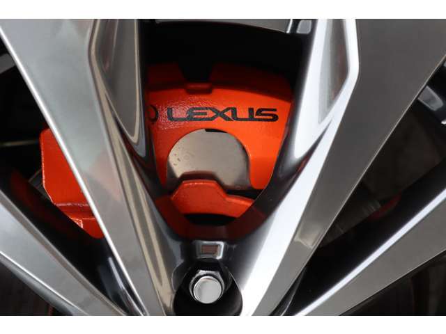 純正オプション、オレンジキャリパー、新車時のみ注文できるオプションです。