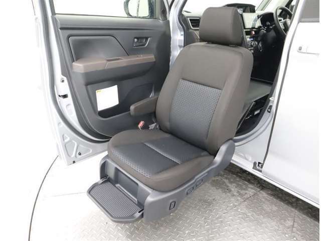 助手席回転シート福祉車両です。