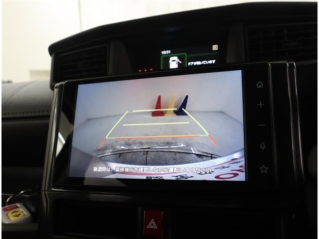 バックガイドモニターで、後方を確認しながら安心して駐車することができます。運転初心者も熟練者も必須の機能ですよ！