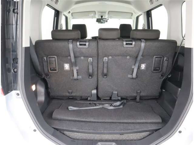 開口部の広いラゲージスペースは、ゴルフバックなどの荷物もラクラク積み込めます。