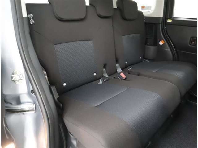 ゆとりある広々とした車内空間は、ドライブを始め買い物やレジャーなど、幅広く活躍します。一人でもみんなとでもお出かけを楽しみましょう！