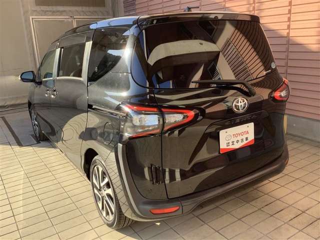 他にも画像がございますので、是非ご覧いただければと思います。より詳しくお車をご覧いただけます。