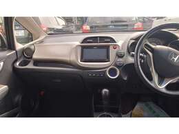 中古車の一般的な保証は、エンジンやミッションなどの主要箇所しか保証対象にならないのですが、当店ではあきらかな故障はすべて保証対応致します。【ナビ、オーディオ、消耗部品、経年劣化は保証対象外】