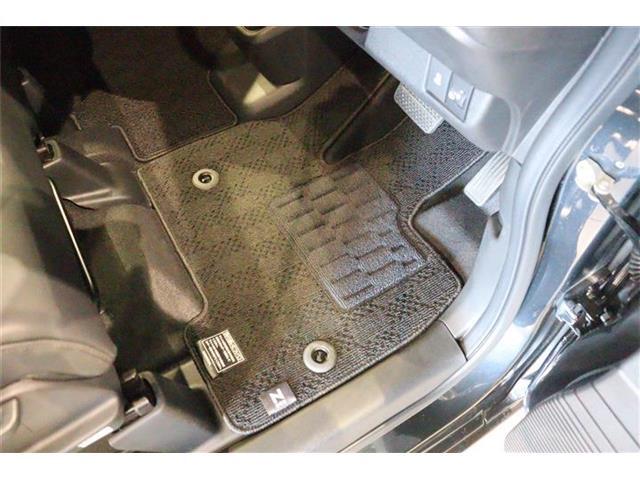 フロアマット装着済み！汚れがちなフロアマットもきれいな状態ですよ♪
