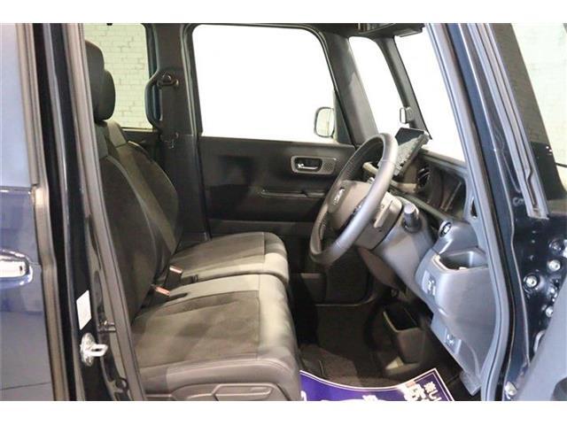 良好な視界とスムーズな乗り降りを実現した運転席。運転席はアイポイントを高くし視界良好です。