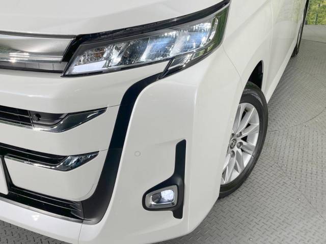 【LEDヘッドライト】悪天候や夜間走行時も良好な視界を確保し安心して運転できる高輝度LEDヘッドライトを装備！点灯速度が早く、消費電力も抑えられています。