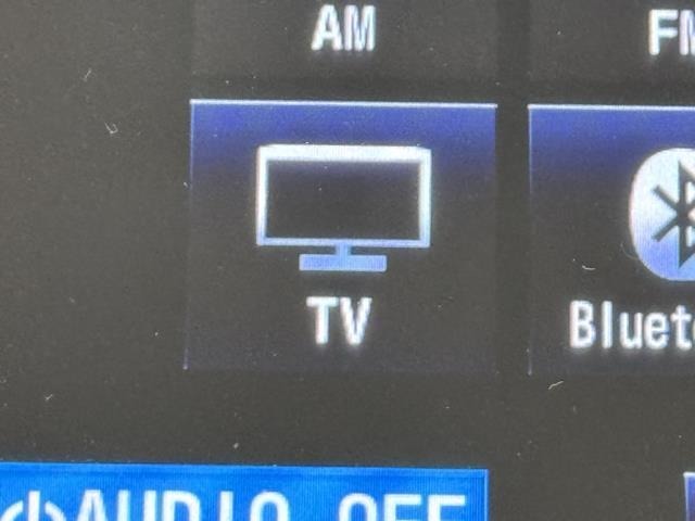 TVが見れるチューナーを装備しています。　新しい車でも付いていないことで、TVが見れない事も多々あるので要チェックです。