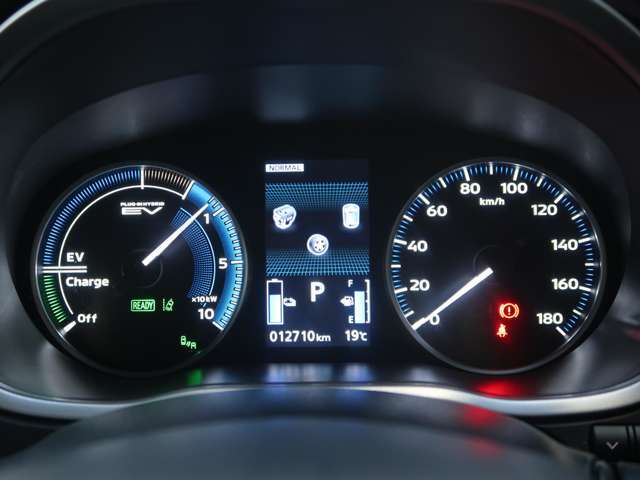 カラー液晶付きメーターパネル