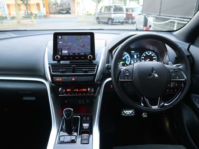 ナビを中心に使いやすいインパネ