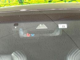 【トヨタセーフティセンス】走行中に前方の車両等を認識し、衝突しそうな時は警報とブレーキで衝突回避と被害軽減をアシスト。より安全にドライブをお楽しみいただけます。