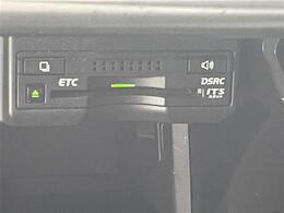 【ETC】有料道路を利用する際に料金所で停止することなく通過できる、ETC車載器（ノンストップ自動料金収受システム機器）が装備されています。セットアップを行うことで利用可能になります。