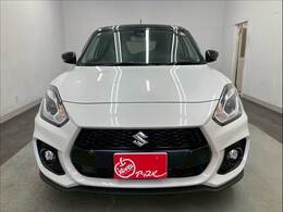 初の車を購入されるお客様が多いのも、このお店の特徴です。だからこそ、安心して乗って頂ける様に保証やロードサービスも充実させています。