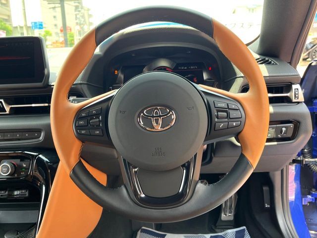 【純正革巻きステアリング】上質な革を使用することで、手にしっかり馴染みとても運転しやすいハンドルです♪
