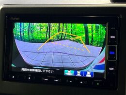 【バックカメラ】駐車時に後方がリアルタイム映像で確認できます。大型商業施設や立体駐車場での駐車時や、夜間のバック時に大活躍！運転スキルに関わらず、今や必須となった装備のひとつです！