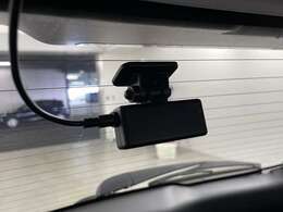 【ドライブレコーダー】映像・音声などの運転中の記録を残します。事故などを起こした起こされた時の証拠になりえますので、もしも時でも安心ですね。
