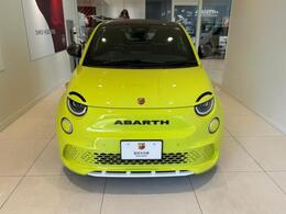 ABARTHロゴがかっこいいフロントデザイン