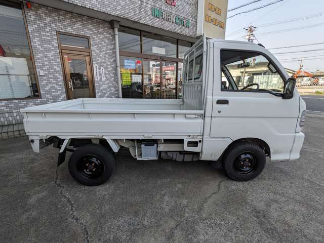 自社、板金塗装工場・国土交通省指定整備工場完備。お車のトータルサポートをお任せ下さい。