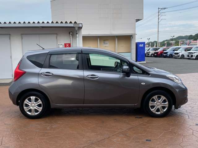 当社はメーカー指定ディーラーです。DAIHATSU：ダイハツ正規スーパーピットディーラー　SUZUKI：スズキ正規副代理店