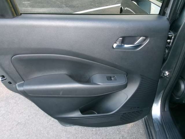 後部座席が広くひらきますので、乗り込むとき乗りやすいです。