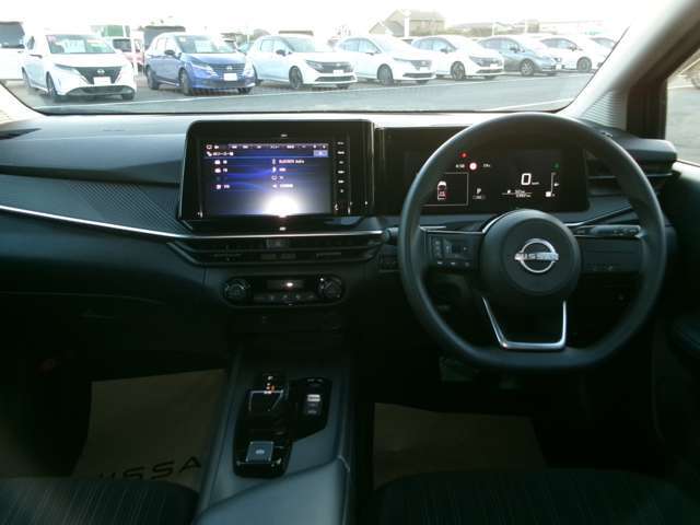 操作しやすい運転席廻り！操作パネルも使いやすい！！ドライブが楽しくなります！