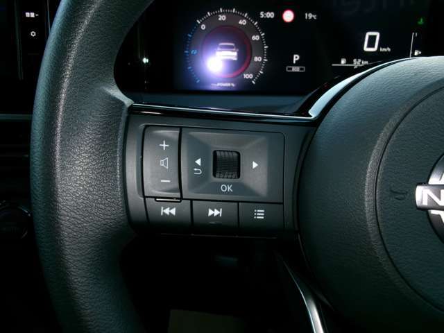 ハンドルにスイッチが付いてますので指先一つでオーディオ操作ができて大変便利です。
