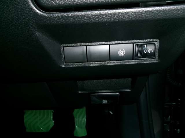 ソナースイッチ、ヘッドライトレベライザーです。