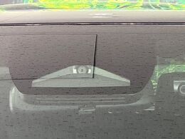 【トヨタセーフティセンス】走行中に前方の車両等を認識し、衝突しそうな時は警報とブレーキで衝突回避と被害軽減をアシスト。より安全にドライブをお楽しみいただけます。