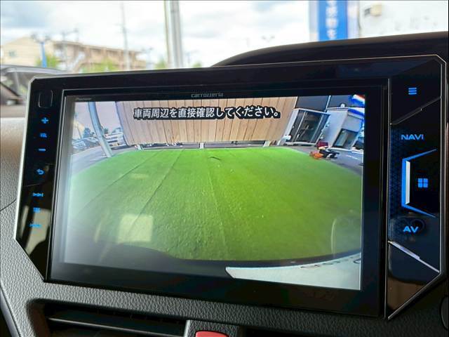 【カラーバックモニター】を装備しております。リアの映像がカラーで映し出されますので日々の駐車で安心安全です