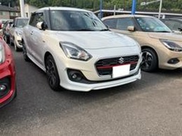 専門スタッフがルームクリーニングと外装の仕上げを一台一台丁寧に実施おります。