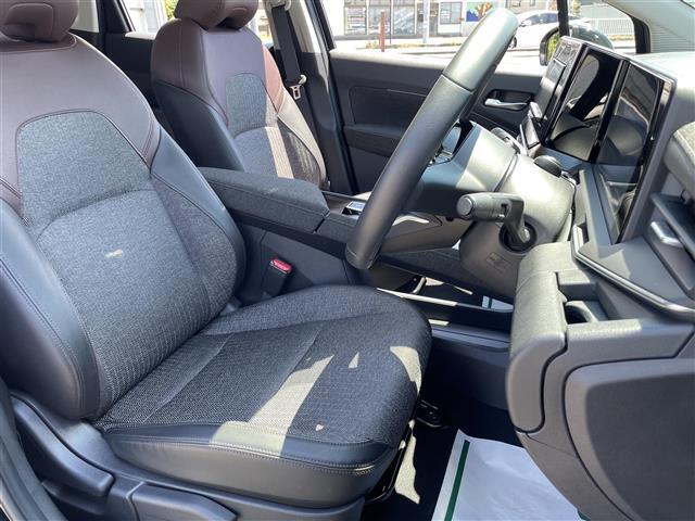 【1列目シート】もちろん車内はキレイです♪よりクリーンな状態をキープしたいお客様には『シート撥水コーティング』がおすすめ！除菌・消臭に効果を発揮し多くの方にご好評いただいております。