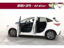 室内外はもちろん、シートを外してニオイの元となるフロアカーペットまで消臭・除菌を実施。中古車を気持ちよくお乗りいただけるクリーニングサービスです。詳細は販売店スタッフまでおたずねください。