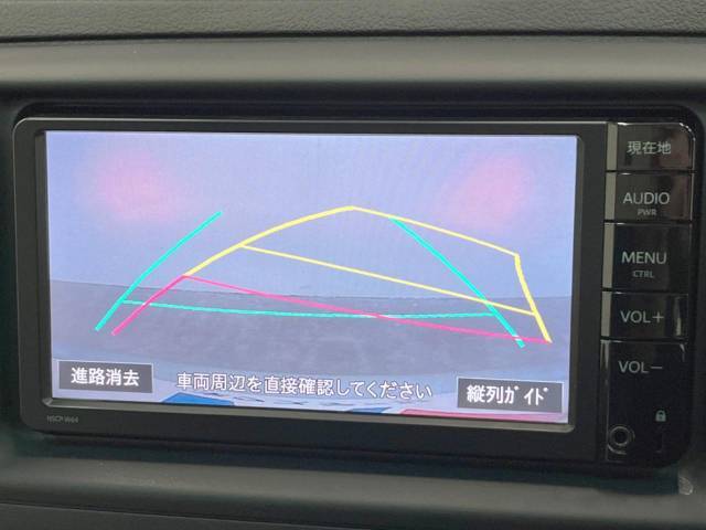 【バックカメラ】駐車時に後方がリアルタイム映像で確認できます。大型商業施設や立体駐車場での駐車時や、夜間のバック時に大活躍！運転スキルに関わらず、今や必須となった装備のひとつです！