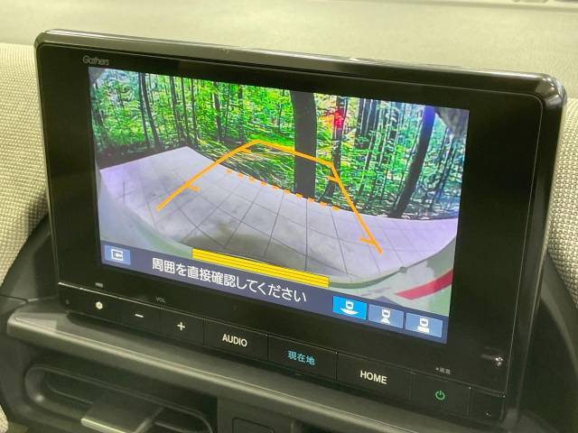 【バックカメラ】駐車時に後方がリアルタイム映像で確認できます。大型商業施設や立体駐車場での駐車時や、夜間のバック時に大活躍！運転スキルに関わらず、今や必須となった装備のひとつです！