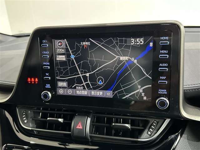 純正ナビを装備。タッチパネル式で使いやすく、お出かけもラクラクです。