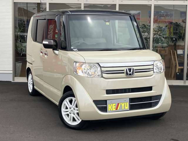 プロの専門業者によるルームクリーニングを実施しています！☆室内の細かい所からエンジンルームまでキレイになった状態でお渡しいたします♪プロの専門業者によるルームクリーニングを実施しています！