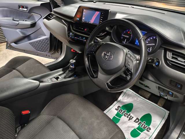 ハンドルの状態が悪いと運転に集中できませんよね。こちらの車、お気軽にお問い合わせください。