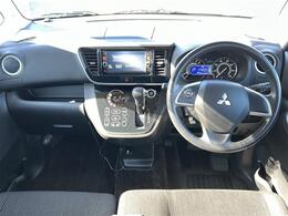 展示場には厳選した4WD車をご用意心行くまで比較していただけます。落ち着きのある空間で、ゆったりとお過ごしいただけます。キッズスペースもございますので、小さなお子様連れのお客様も安心してご来場下さい。