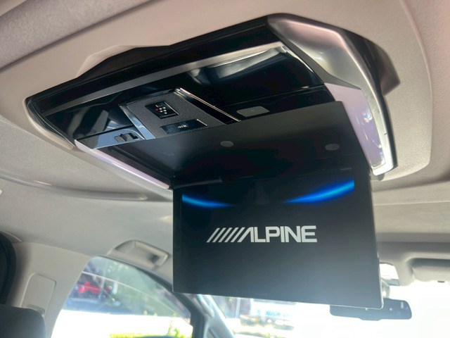 【ALPINEフリップダウンモニター】装備。